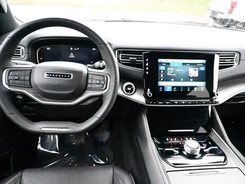 Used 2024 Jeep Wagoneer Series III AWD/4WD image 14