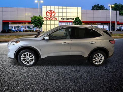 Used 2021 Ford Escape SE w/ Convenience Package AWD/4WD image 2