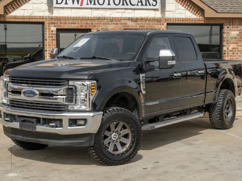 Used 2017 Ford F250 XLT w/ XLT Premium Package AWD/4WD image 3