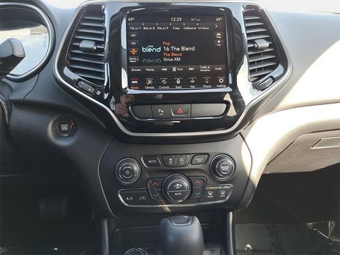 Used 2020 Jeep Cherokee Limited image 21