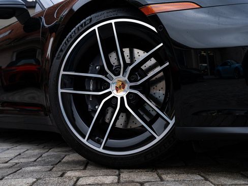 Used 2025 Porsche 911 Carrera image 30