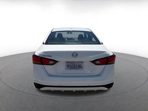 Used 2025 Nissan Altima 2.5 SV FWD image 12