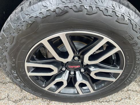 Used 2021 GMC Yukon AT4 w/ Rear Media and Nav Package AWD/4WD image 9