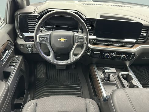 Used 2023 Chevrolet Silverado 1500 LT w/ Z71 Off-Road Package AWD/4WD image 15