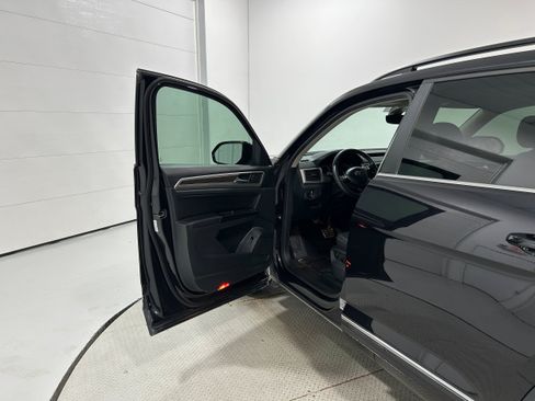 Used 2020 Volkswagen Atlas SE w/ Panoramic Sunroof Package AWD/4WD image 23