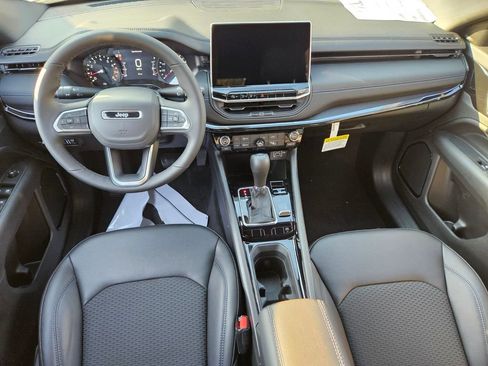 New 2026 Jeep Compass Latitude image 9