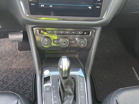 Used 2020 Volkswagen Tiguan SEL image 11
