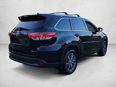 Used 2018 Toyota Highlander XLE AWD/4WD image 5