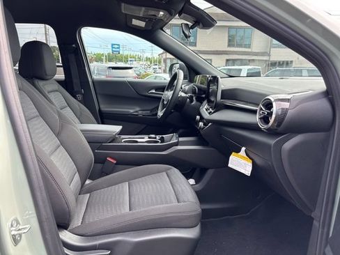 Used 2026 Chevrolet Equinox LT FWD image 16