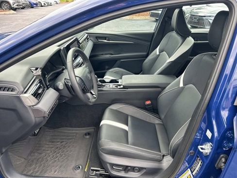 Used 2025 Toyota Camry SE w/ Convenience Package FWD image 20