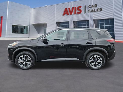 Used 2023 Nissan Rogue SV image 2