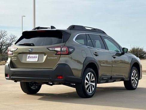 Used 2025 Subaru Outback Premium image 8