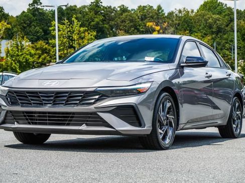 Certified 2025 Hyundai Elantra SEL FWD image 9