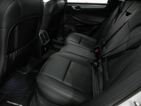 Certified 2026 Porsche Macan AWD/4WD image 34