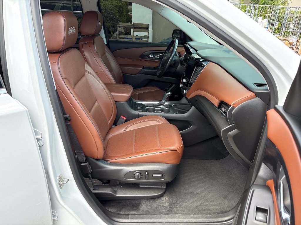 Used 2020 Chevrolet Traverse High Country w/ LPO, Cargo Package FWD image 6