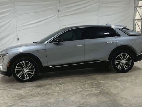 Used 2024 Cadillac Lyriq Luxury AWD/4WD image 9