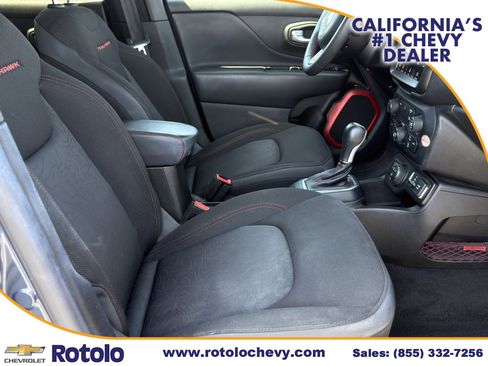 Used 2023 Jeep Renegade Trailhawk AWD/4WD image 8