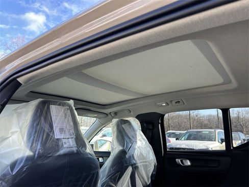 New 2025 Volvo XC40 B5 Core w/ Protection Package Premier image 14