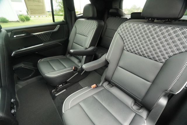 Used 2025 GMC Acadia Denali w/ Super Cruise Package FWD image 23