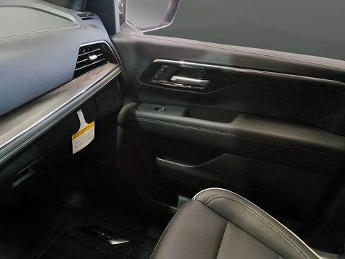 Used 2025 Chevrolet Tahoe High Country w/ Sun And Tow Package AWD/4WD image 12