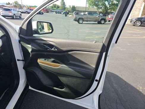 Used 2023 GMC Acadia SLE w/ Driver Convenience Package image 24