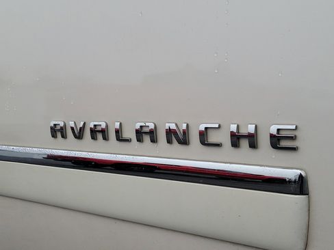 Used 2013 Chevrolet Avalanche LTZ image 6