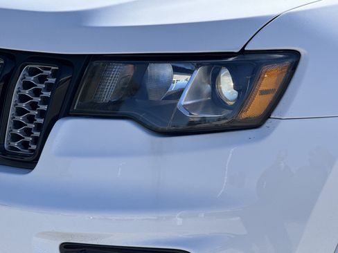 Used 2021 Jeep Grand Cherokee Laredo X image 5