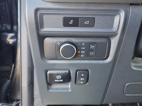 Used 2022 Ford Expedition Max XLT image 25