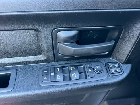 Used 2024 RAM 2500 Tradesman w/ Chrome Appearance Group image 12