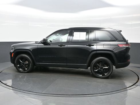 Used 2023 Jeep Grand Cherokee Altitude image 3