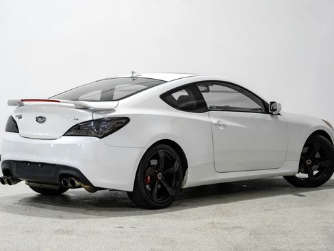 Used 2013 Hyundai Genesis 3.8 image 6