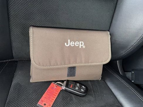 Used 2017 Jeep Grand Cherokee Altitude image 27