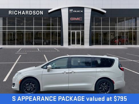Used 2020 Chrysler Pacifica Touring w/ S Appearance Package FWD image 2