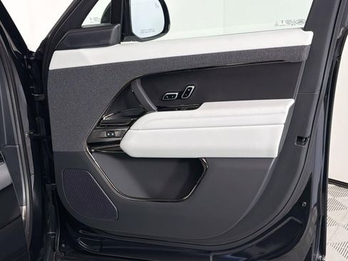 New 2026 Land Rover Range Rover Sport SE AWD/4WD image 32