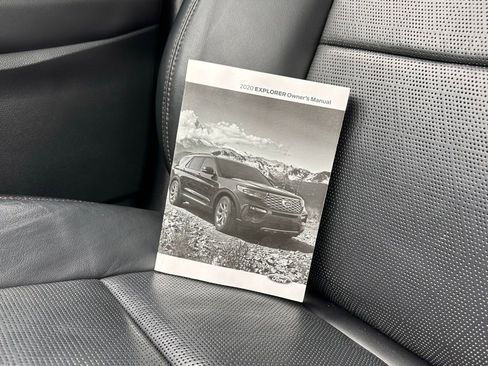Certified 2020 Ford Explorer Platinum w/ Premium Technology Package AWD/4WD image 33