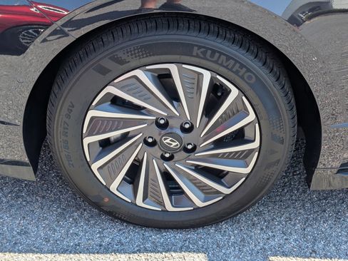 New 2025 Hyundai Sonata Limited image 13