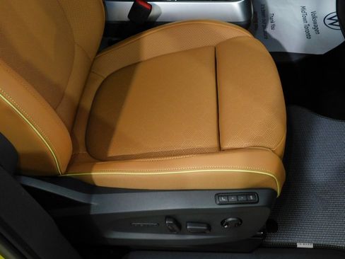 Used 2025 Volkswagen ID. Buzz 1st Edition image 96