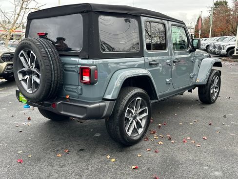 Used 2024 Jeep Wrangler Unlimited image 5