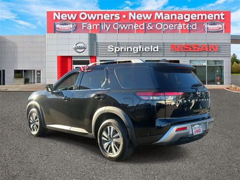 Certified 2023 Nissan Pathfinder SL image 6