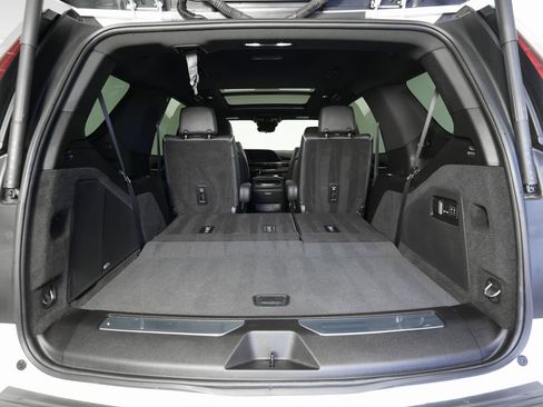 Used 2024 Cadillac Escalade Sport w/ Touring Package image 12