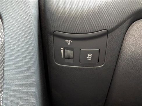 Used 2013 Kia Soul + FWD image 9