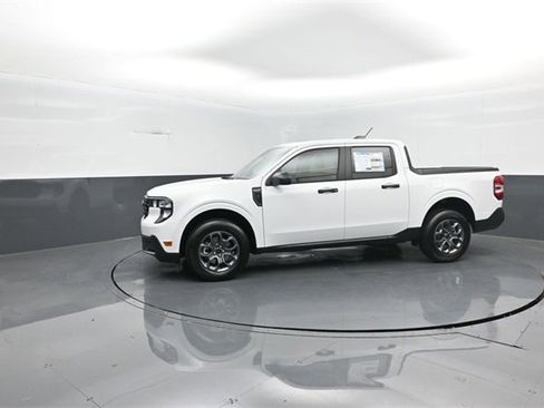 New 2025 Ford Maverick XLT image 4
