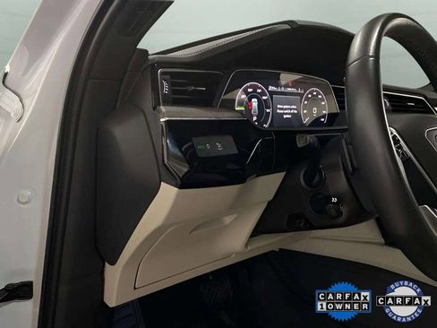 Used 2024 Audi Q8 e-tron Premium image 25