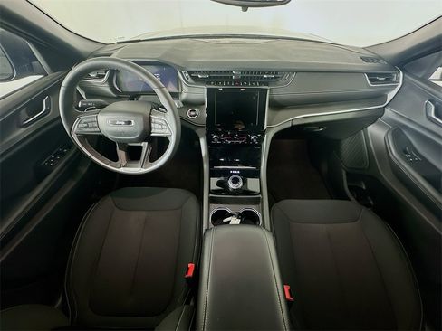 Used 2024 Jeep Grand Cherokee Laredo w/ Luxury Tech Group I image 10