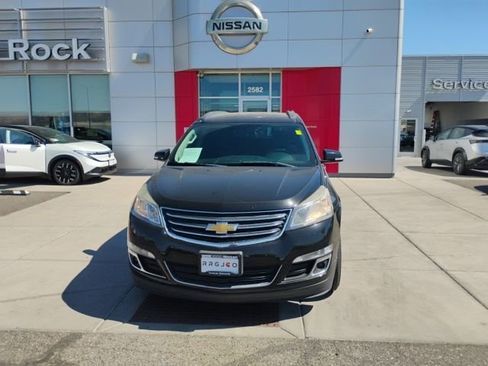 Used 2017 Chevrolet Traverse LT image 2