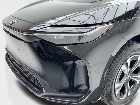 Used 2024 Toyota bZ4X XLE w/ Weather Package image 5