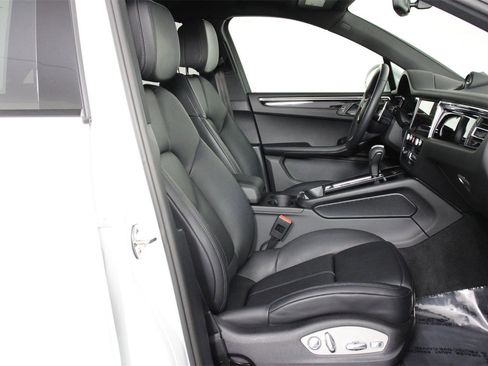 Used 2025 Porsche Macan image 31