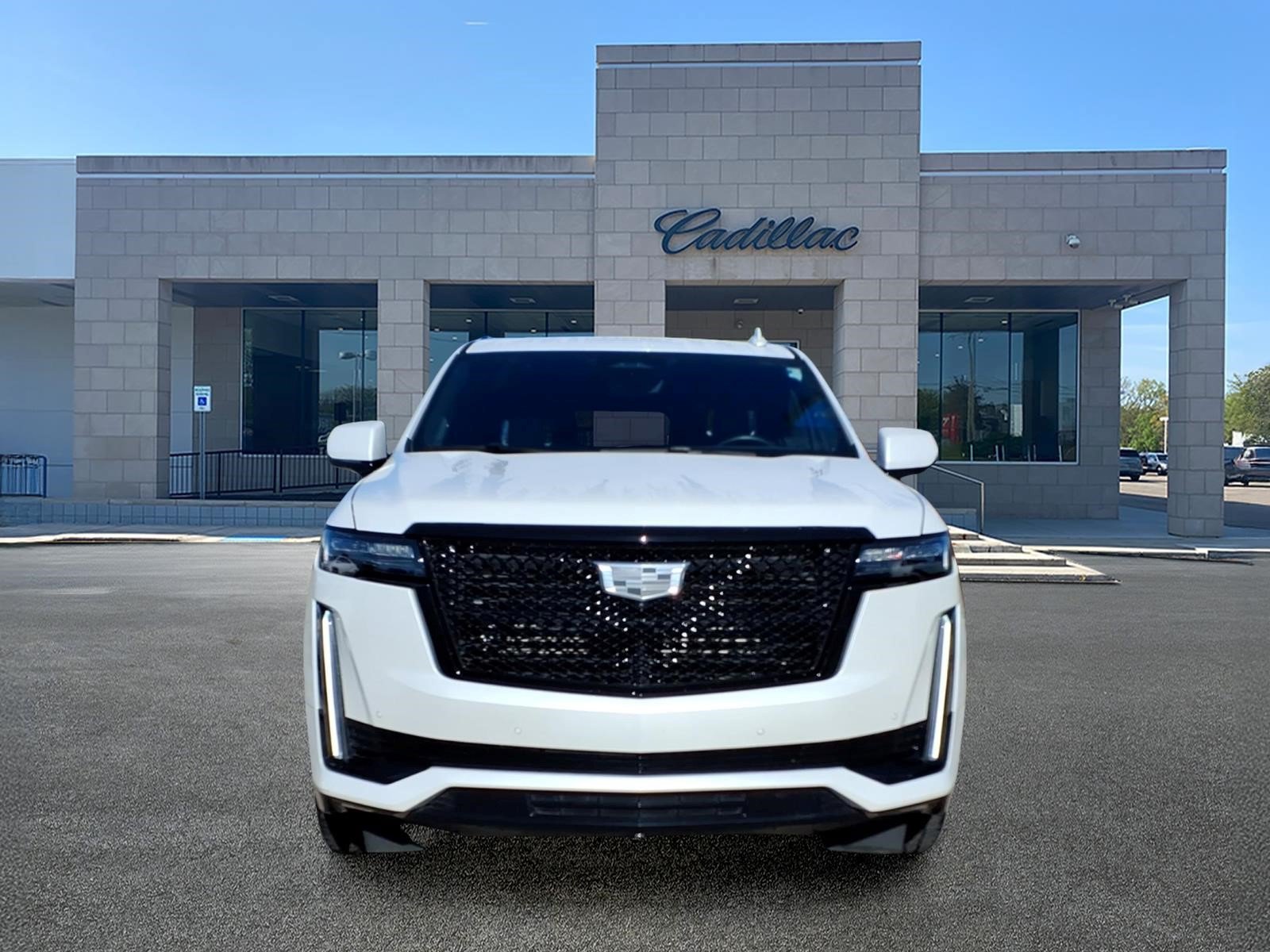 Used 2024 Cadillac Escalade Sport Platinum w/ LPO, ONYX Package AWD/4WD image 2