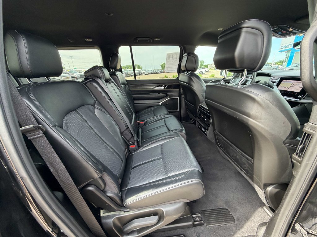 Used 2024 Jeep Wagoneer Series II w/ Flexible Seating Group AWD/4WD image 26