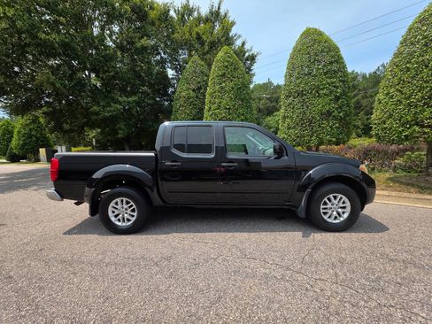 Used 2018 Nissan Frontier SV AWD/4WD image 7